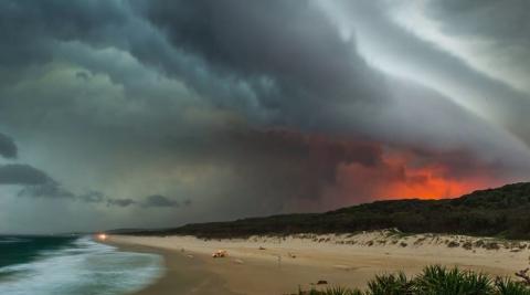 2014 bushfires on Minjerribah (North Stradbroke Island) Thumbnail
