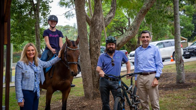 QRA CEO Major General Jake Ellwood (Retd), Noosa Mayor Clare Stewart and community trail users together for the reopening of the Cooroora Trail 