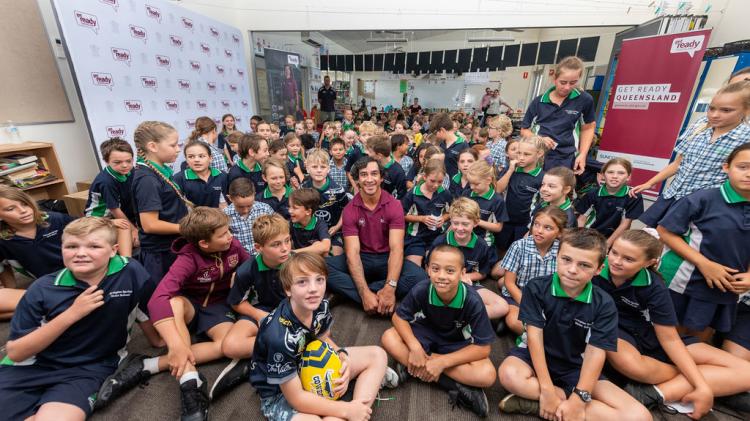 Johnathan Thurston with students from Peregian Springs State School