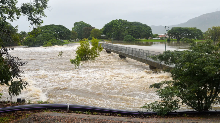 Townsville floods - Aplins Weir