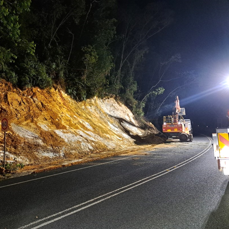 night works on the Kuranda Range Road