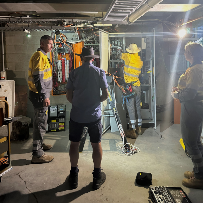 Installing electricity switchboard