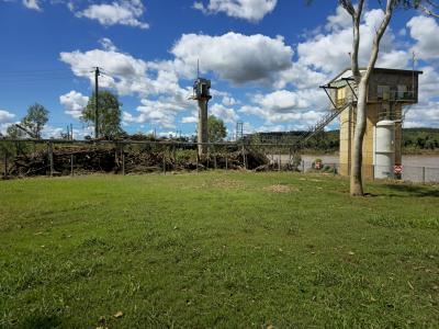 Burdekin_Weir_Pumping_Station,_flood_debris_levels_